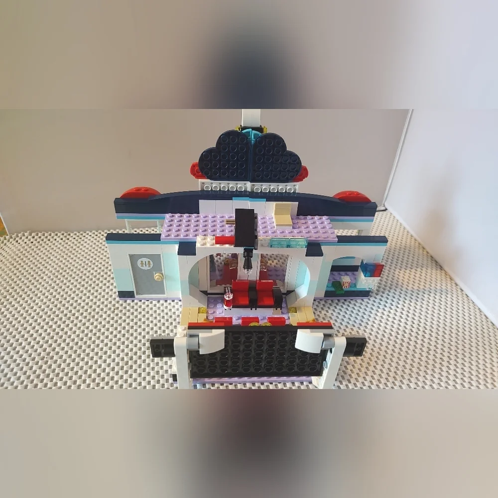 LEGO Friends 41448 Heartlake City Movie Theater Building Set